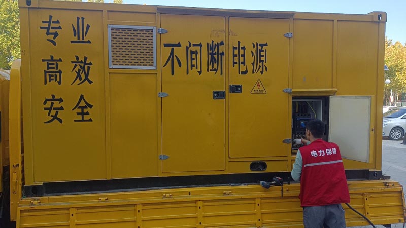 浦江柴油发电机组和UPS电源配合使用时，如何避免切换过程中的电力中断？